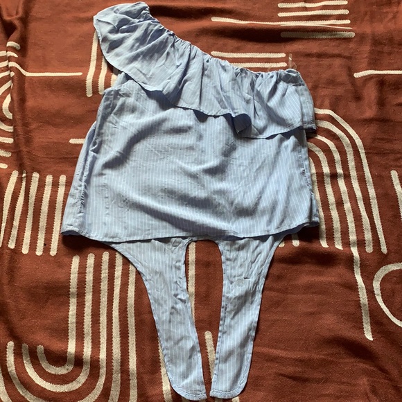 Mossimo One Shoulder Light Blue Pinstripe Top - Picture 4 of 4